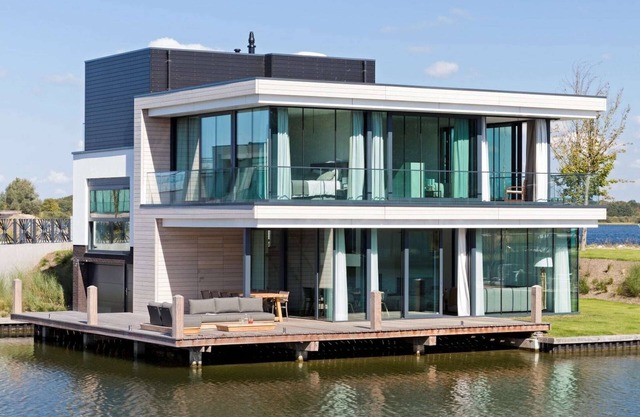 Villa with private pool on the Veerse Meer