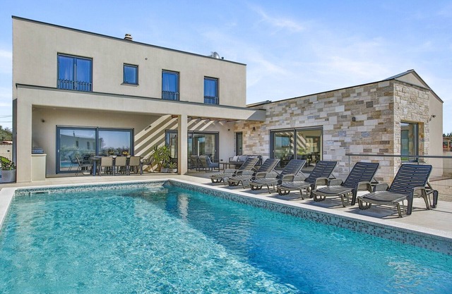 Villa with private pool near Pula