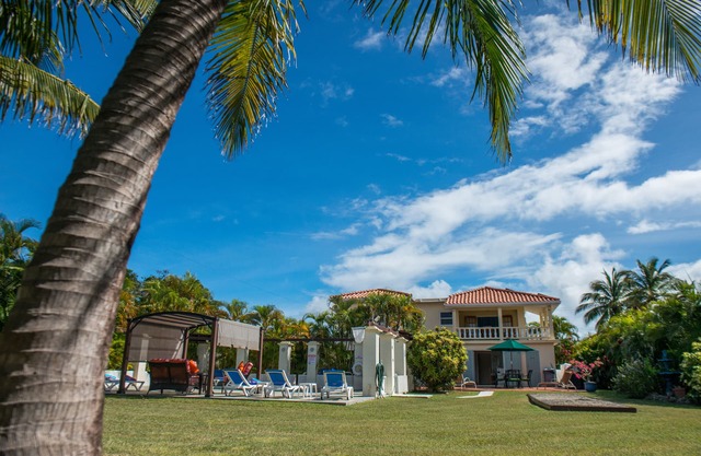 Villa With Private Pool, Sea Views And Tropical Breezes