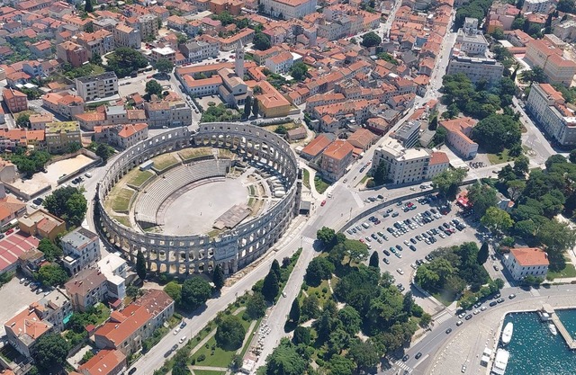 Villa with private pool, WiFi and pets also welcome