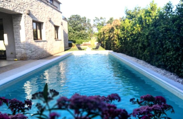 Villa with private pool for 8+2 people (two apartments), near the sea