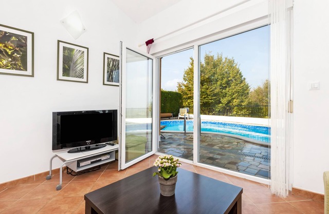 Villa with private pool & Incredible views 6km from Porec