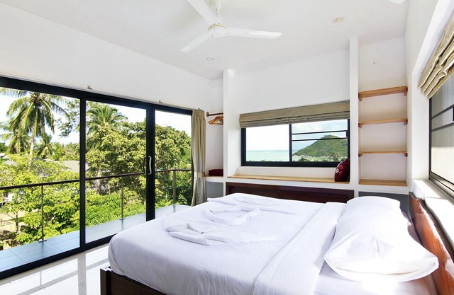 Villa with Sea View & Swimming Pool