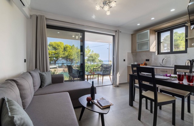 Villa with Sea View, Shared Garden & Wi-Fi