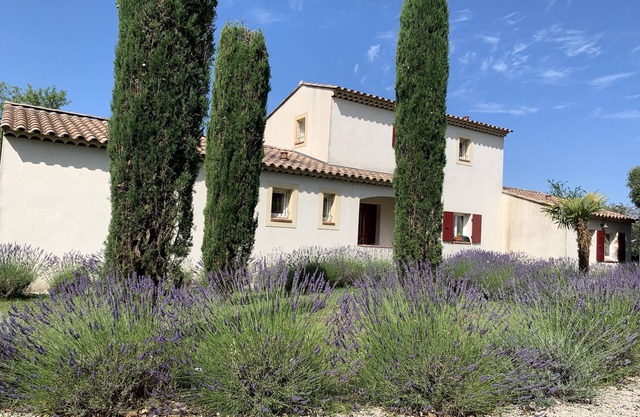 Villa with secure heated pool, beautiful views, near Aix en Provence