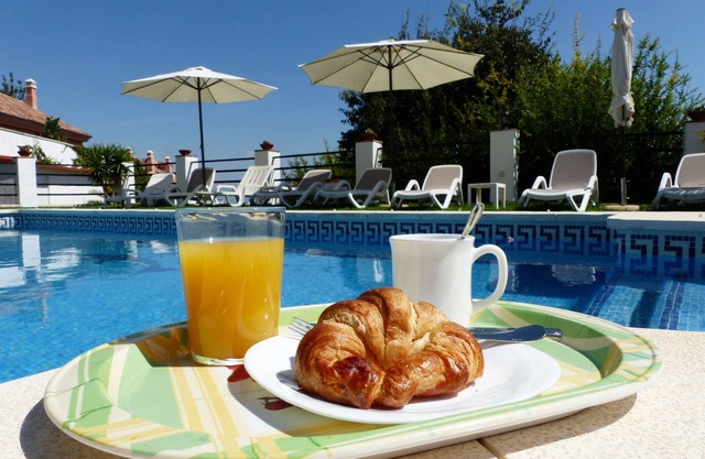Villa with spectacular views, extensive garden with private pool Wifi