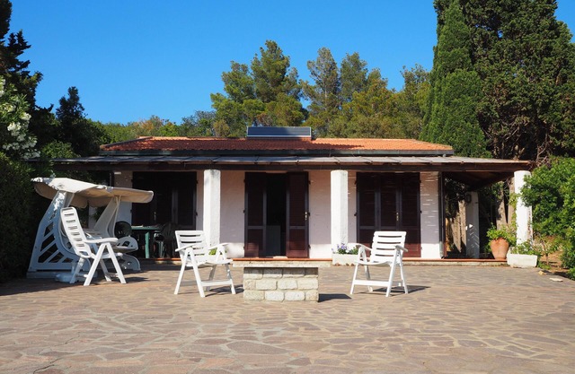 Villa with stunning views and coastal location!