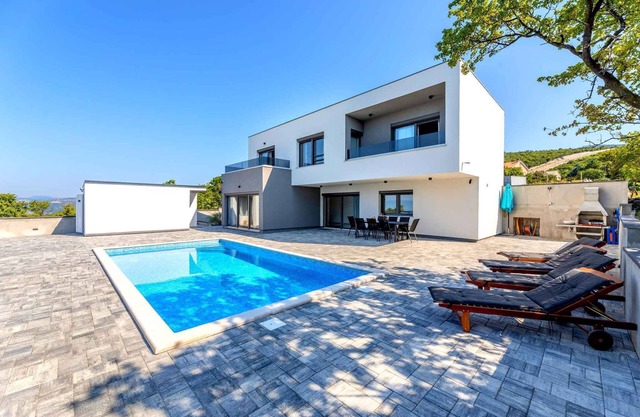 Villa with swimming pool in the quiet village of Smrika