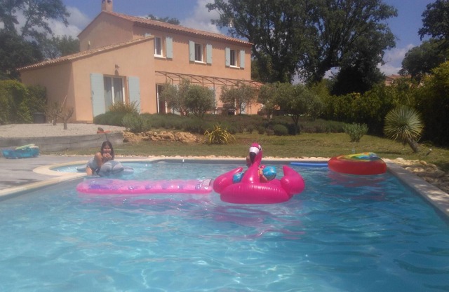 Villa with swimming pool 11 people