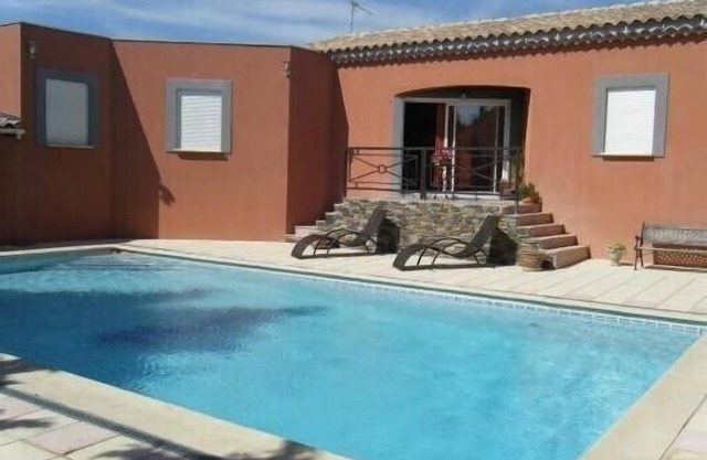 Villa with swimming pool, near Avignon, for 6 people, ideal family vacation