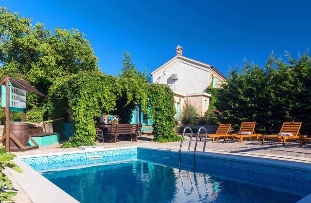 Villa with swimming pool