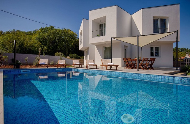 Villa with swimming pool in a quiet location- TRAVELER Reiseburo Krk ID 2180