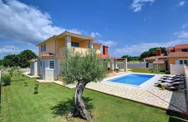 Villa with swimming pool and sun terrace