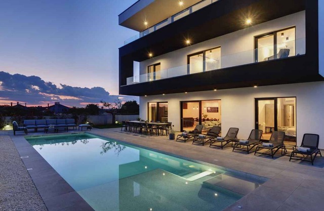 Villa with swimming pool and sea views