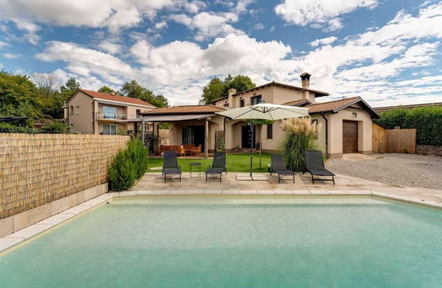 Villa with swimming pool and children's playground, in a quiet location - ID 2686