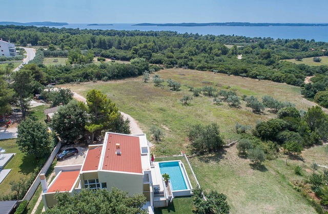 Villa with swimming pool, spectacular sea view, 500 m from the sea, TOP LOCATION, WiFi, grill