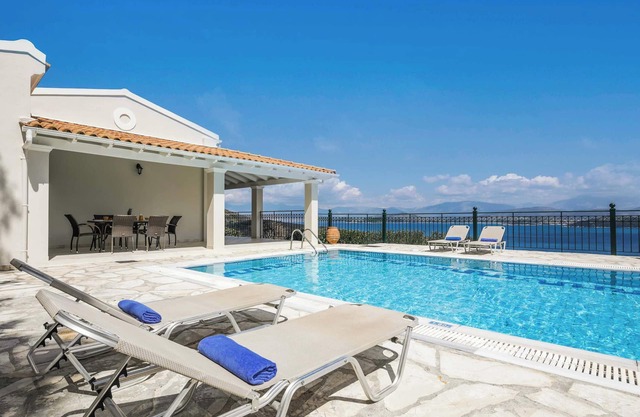 Villa Zeus - Four Bedroom Villa, Sleeps 8
