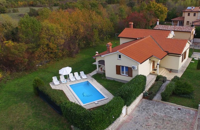 Villa Zina with pool, family-friendly and quiet location