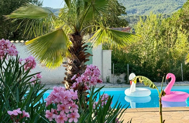 Villa Zoé with swimming pool and private tennis court