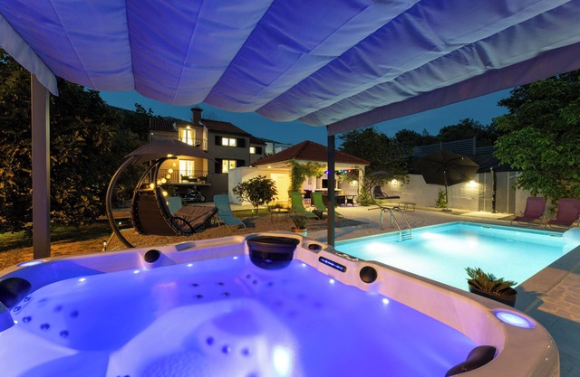Villa Zrincy near Split: heated pool, hot tub, all bedrooms are air conditioned.