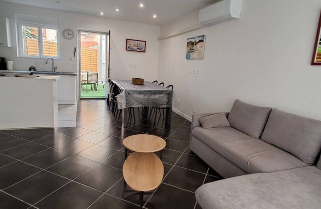 Village house with courtyard 10 minutes from the beach