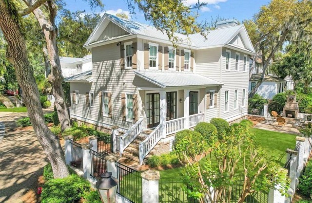 Village Paradise - Enjoy Island living at its best.