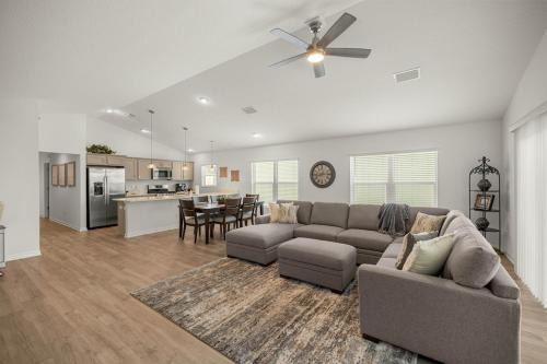 Villages 3BR Patio With Golfcart By Eastport Square and Water Edges Recreation