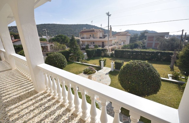 VillaVita Modern 3BR,Garden & BBQ, Walk to Beach