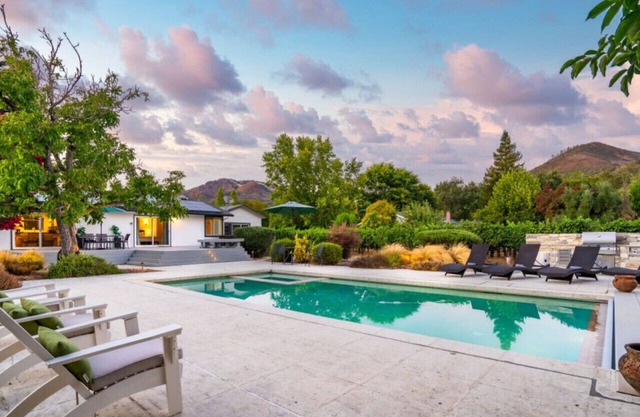 Vina Vista - 5 BD with Pool, Hot Tub and Close to Wineries