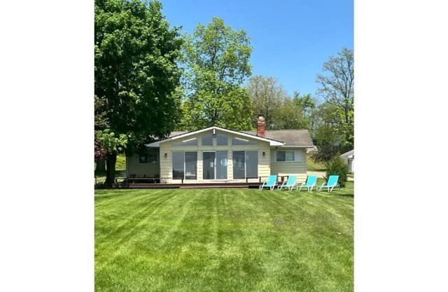 Vineyard Lake Waterfront Lakehouse - Boat for Rent