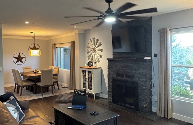 Vintage Charm, Modern Comfort & Private Casita. 3 bedrooms and 3 bathrooms.