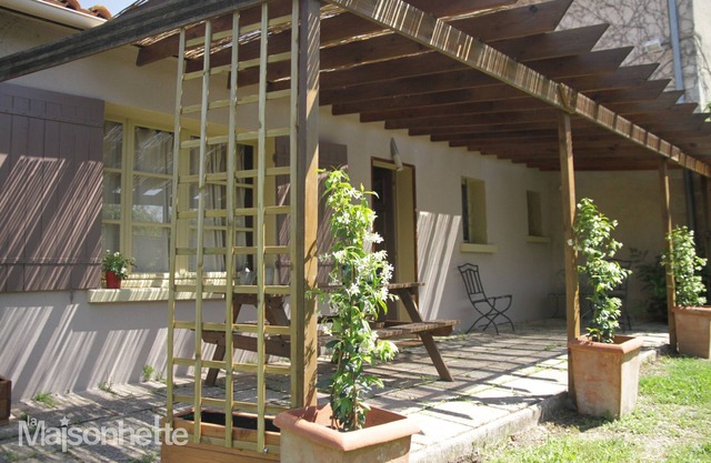 Vintage houseboat rider .