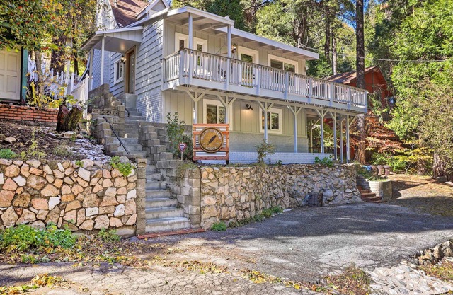 Vintage-Modern Lodge 2 Mi to Lake Arrowhead!