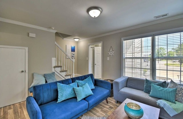 Virginia Beach Townhouse - 5 minutes to Boardwalk!