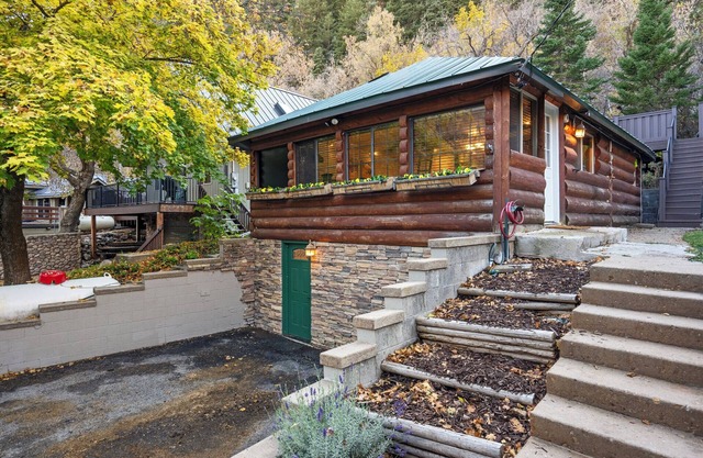 Vivian Park Retreat w/Hot Tub Provo Canyon Getaway