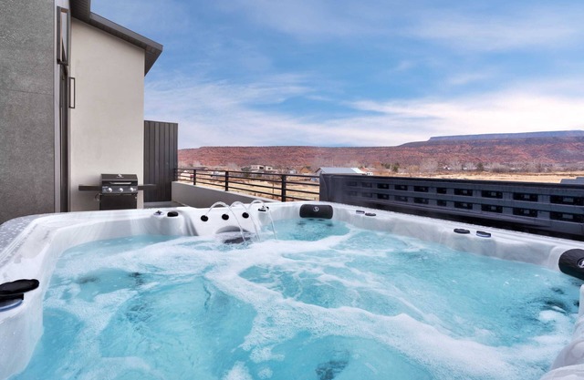 Vizcaya #2 - Moab's Newest Luxury Rental (Hot Tub)