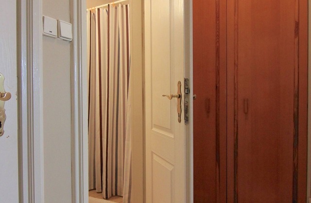 Vlašská 7, Beautiful Historic 16th Century Apartment for 2/3 near the Castle