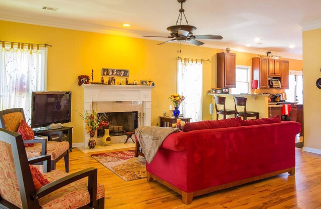 Voted Atlanta's Best. Walk to the Park! Convenient to downtown