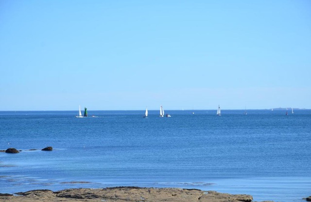 Votre VUE EN BLEU ! Très lumineux, Vue mer exceptionnelle et plages, wir sprechen flieBen deutsch, we speak English