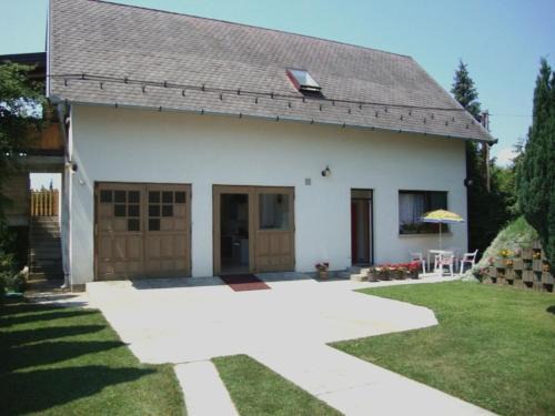 VUCA medencés, klimatizált Apartmanház