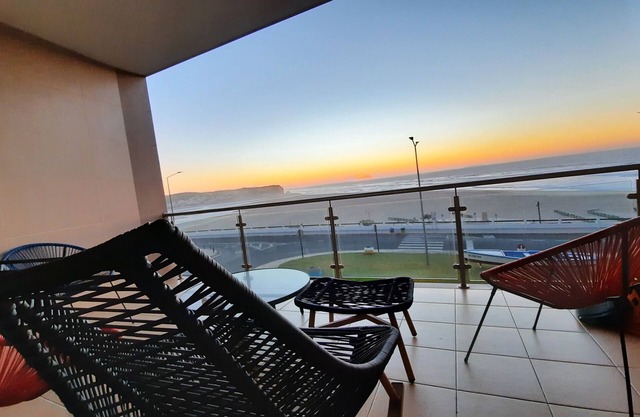 VUE EXCEPTIONNELLE SUR L'OCEAN ET PLAGE AU PIED