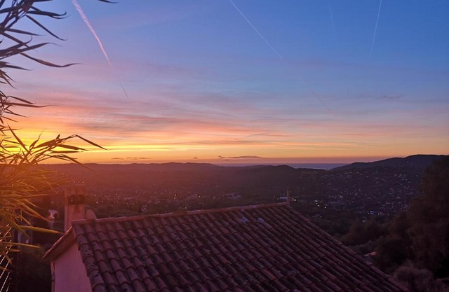 Vue mer, au calme, avec jardin !