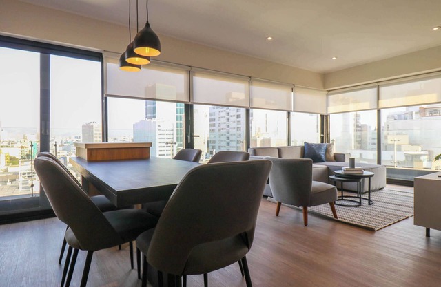 w* | Divine 3BR w/Balcony Near Larcomar