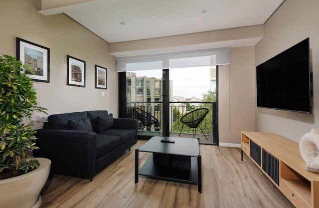 w* | Vibrant 2BR with Balcony in Condesa