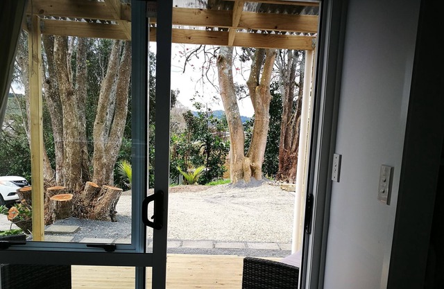 Waihi Beach cabin 2 minute walk to Beach. Sleeps 2.