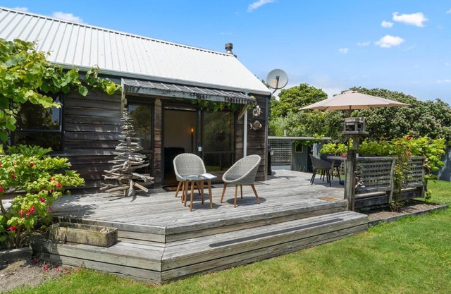 Waimea Cottage - Waikanae Holiday Home