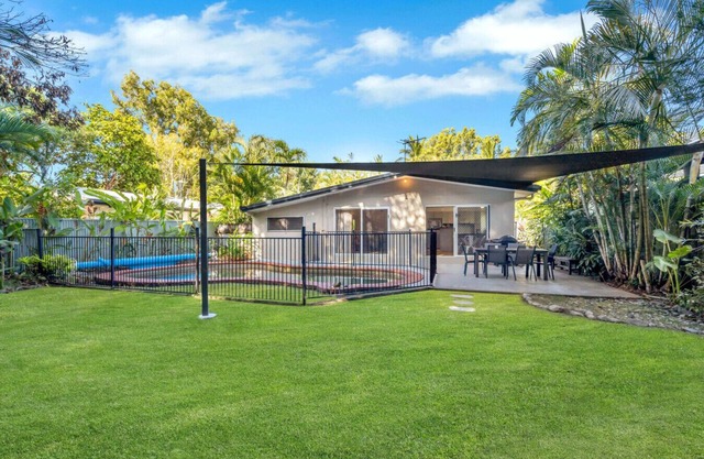 Wait-a-While: Family-Friendly Beach Retreat, Rainforest Views & Steps to Clifton Beach