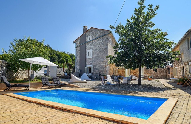 Wake up to fresh and rural surroundings, in this fabulous Istrian vacation home with pool.