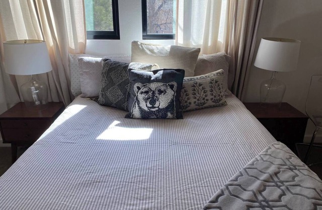 Walk 2 Big Bear Snow Play and Speedway (Go-Cart racing), Air Conditioning, Hot Tub Deck