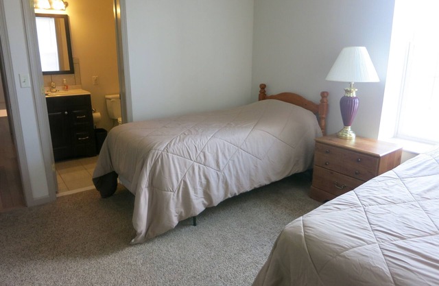 Walk everywhere! Family friendly, by Franklin & Marshall, 10 min drive 2 Amish.